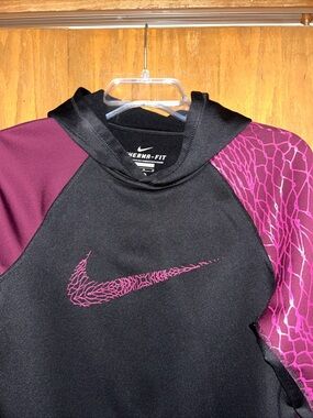 Nike Therma-Fit Black & Magenta Logo Hoodie